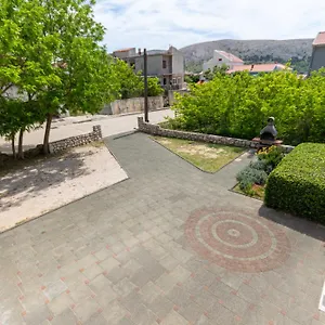 https://apartments-tonka-pag.hotelinzadar.com